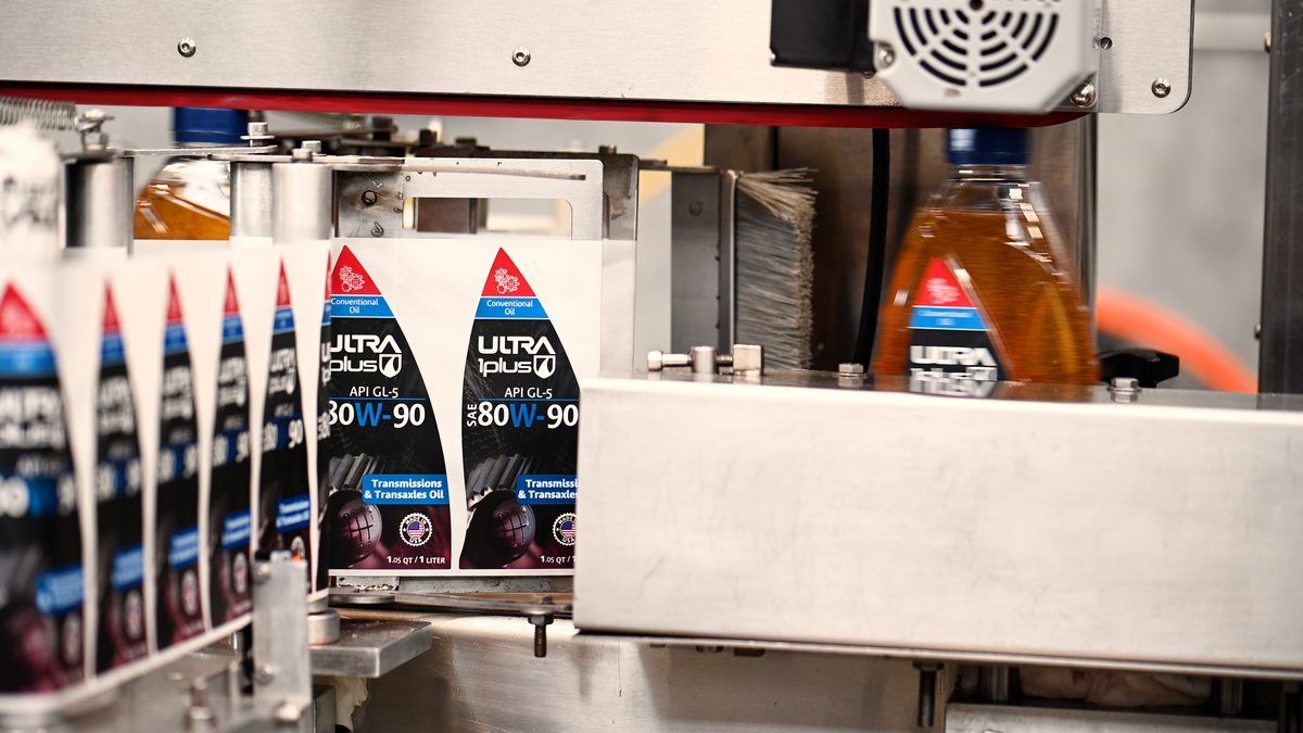 Automated labeling machine applying private label branding